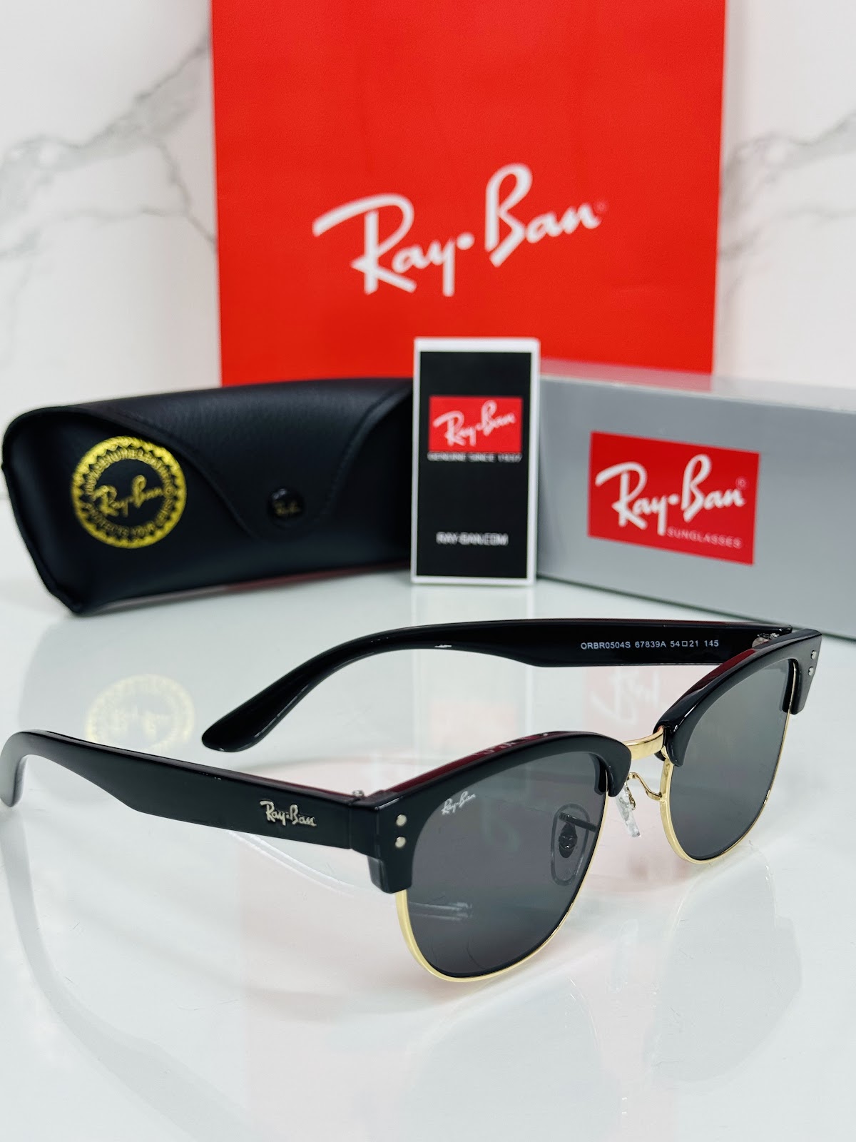 Lentes RAY-BAN — Ref. LF-L217-0674 con el packaging mostrado en la fotografía