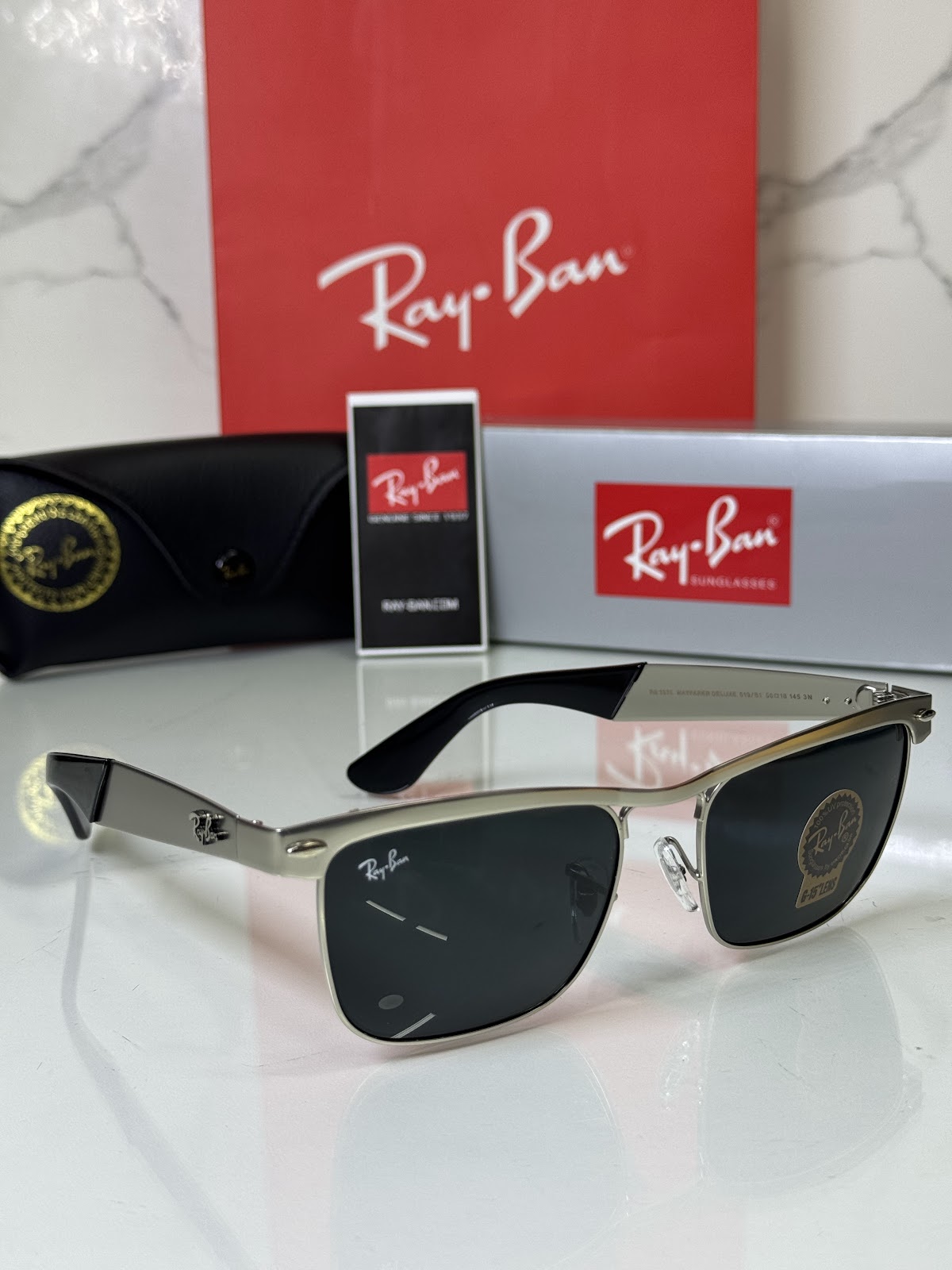 Lentes RAY-BAN — Ref. LF-L217-0679 con el packaging mostrado en la fotografía
