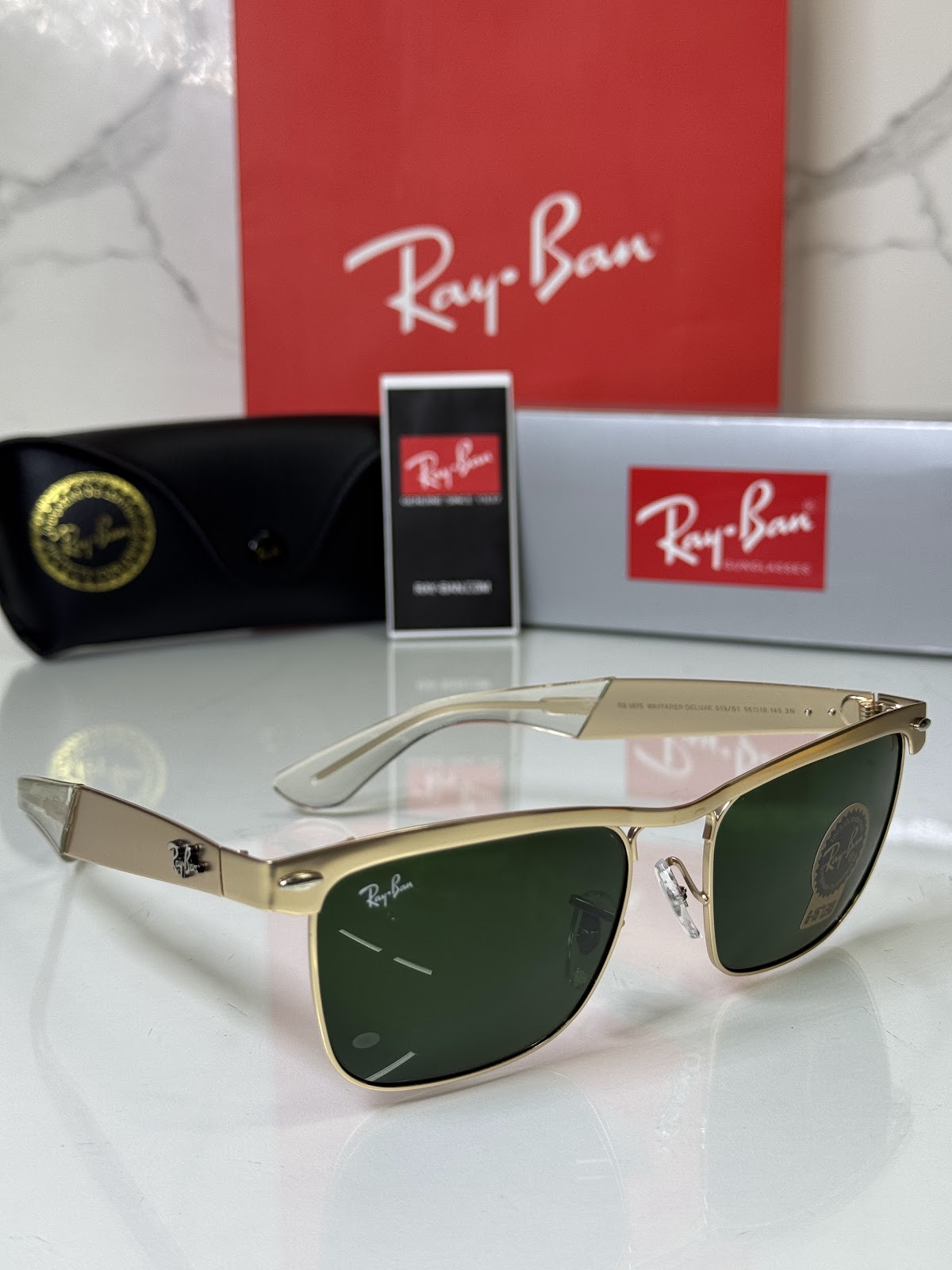 Lentes RAY-BAN — Ref. LF-L217-0682 con el packaging mostrado en la fotografía