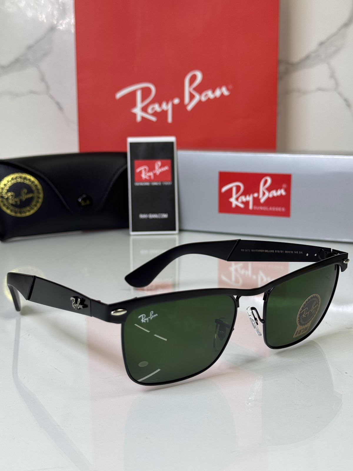 Lentes RAY-BAN — Ref. LF-L217-0683 con el packaging mostrado en la fotografía