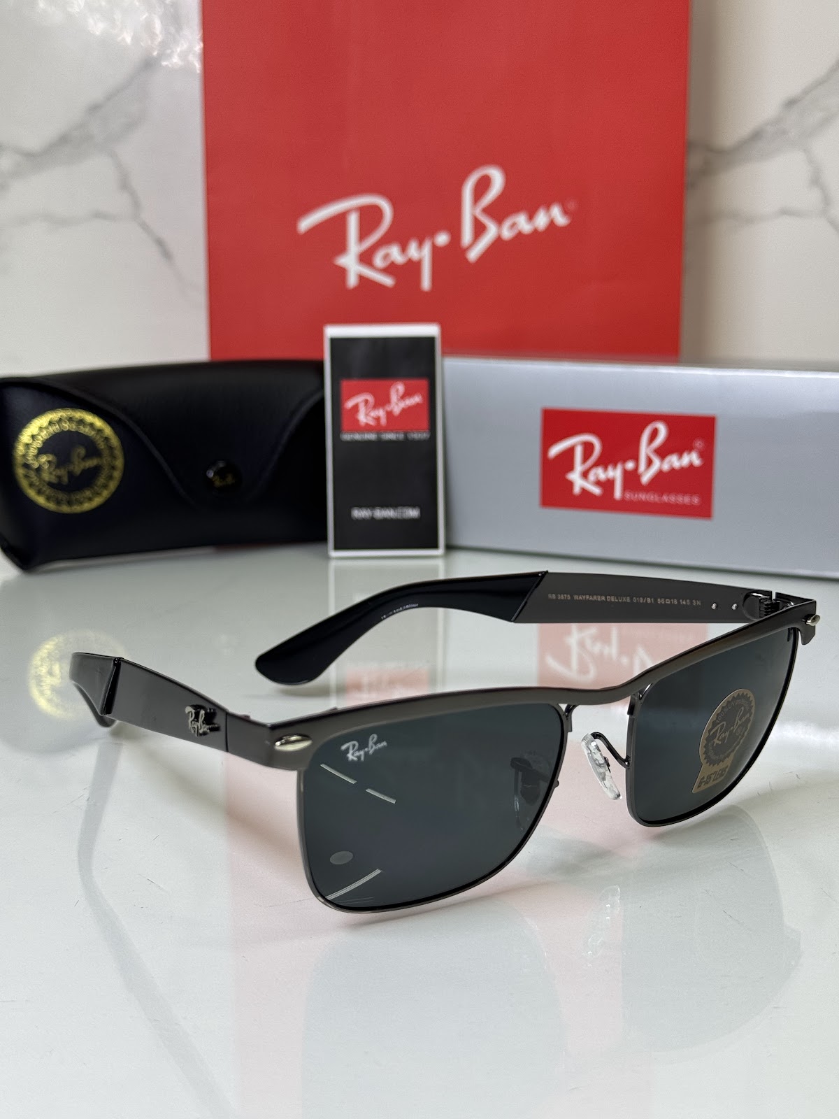 Lentes RAY-BAN — Ref. LF-L217-0684 con el packaging mostrado en la fotografía