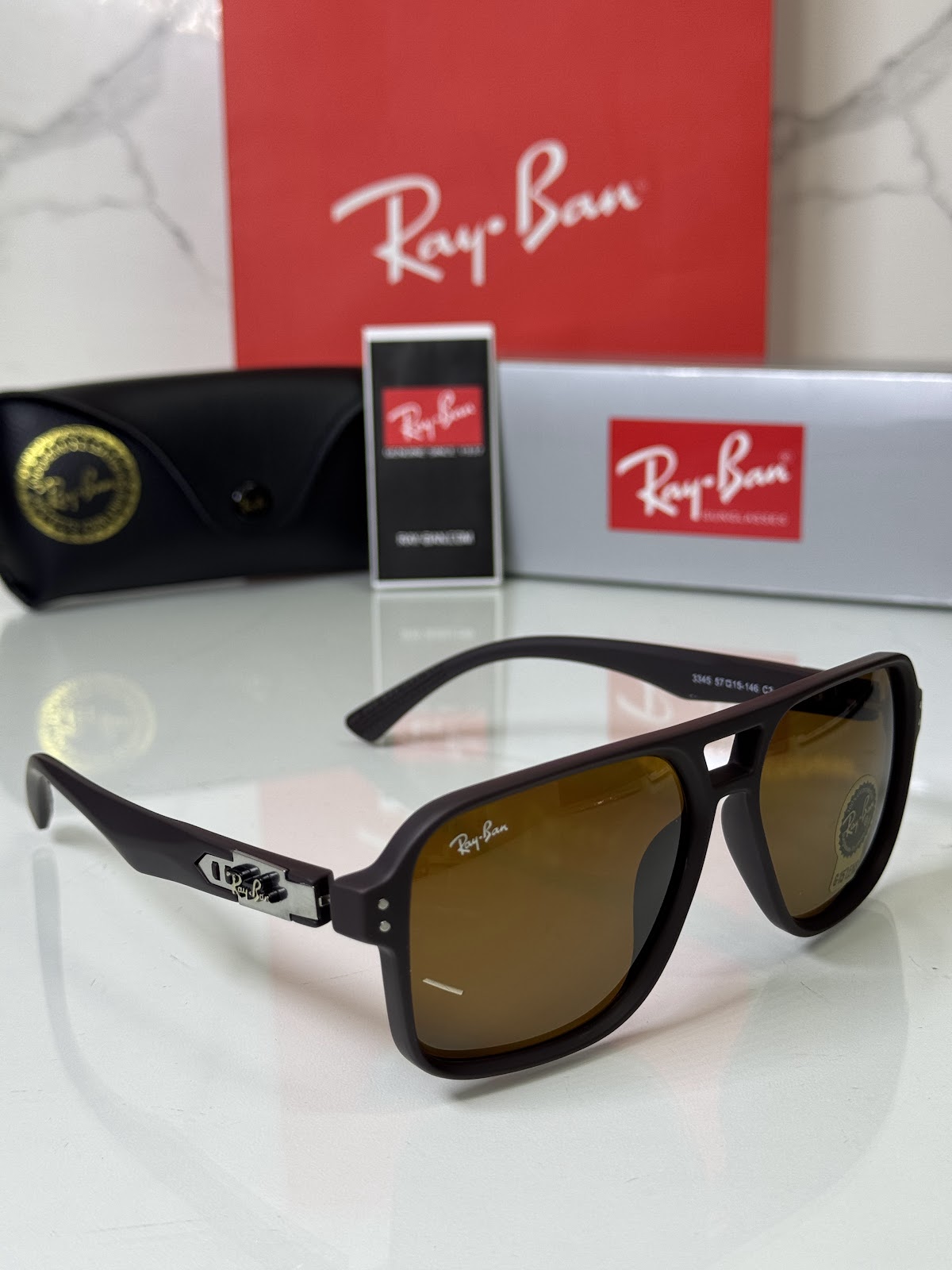 Lentes RAY-BAN — Ref. LF-L217-0686 con el packaging mostrado en la fotografía