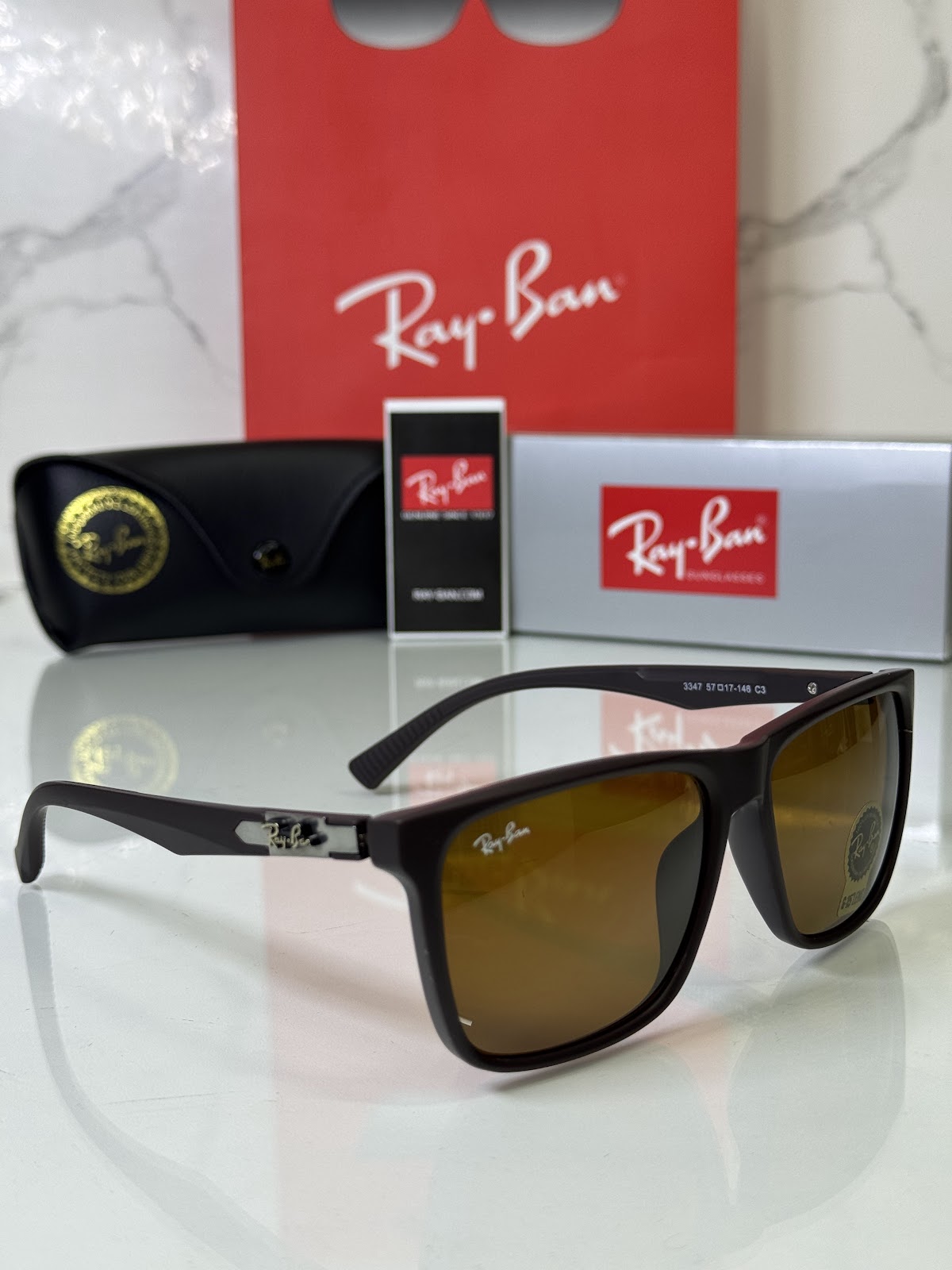 Lentes RAY-BAN — Ref. LF-L217-0692 con el packaging mostrado en la fotografía