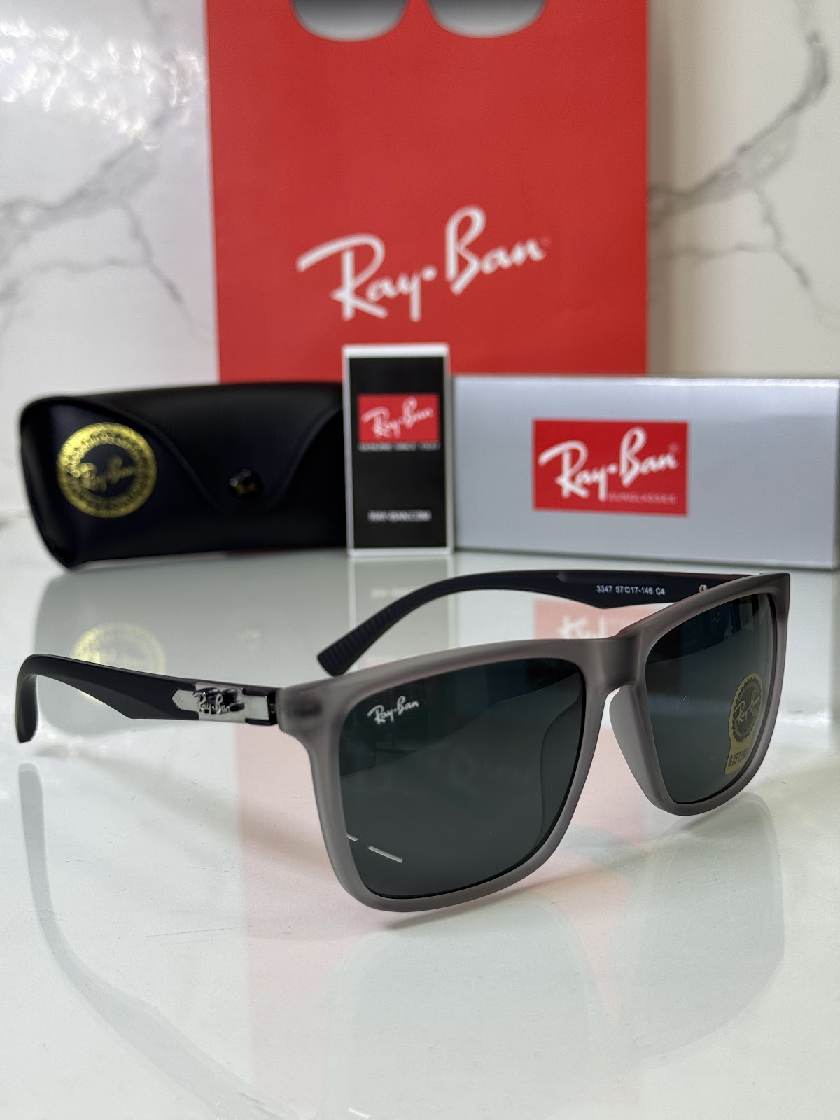 Lentes RAY-BAN — Ref. LF-L217-0694 con el packaging mostrado en la fotografía