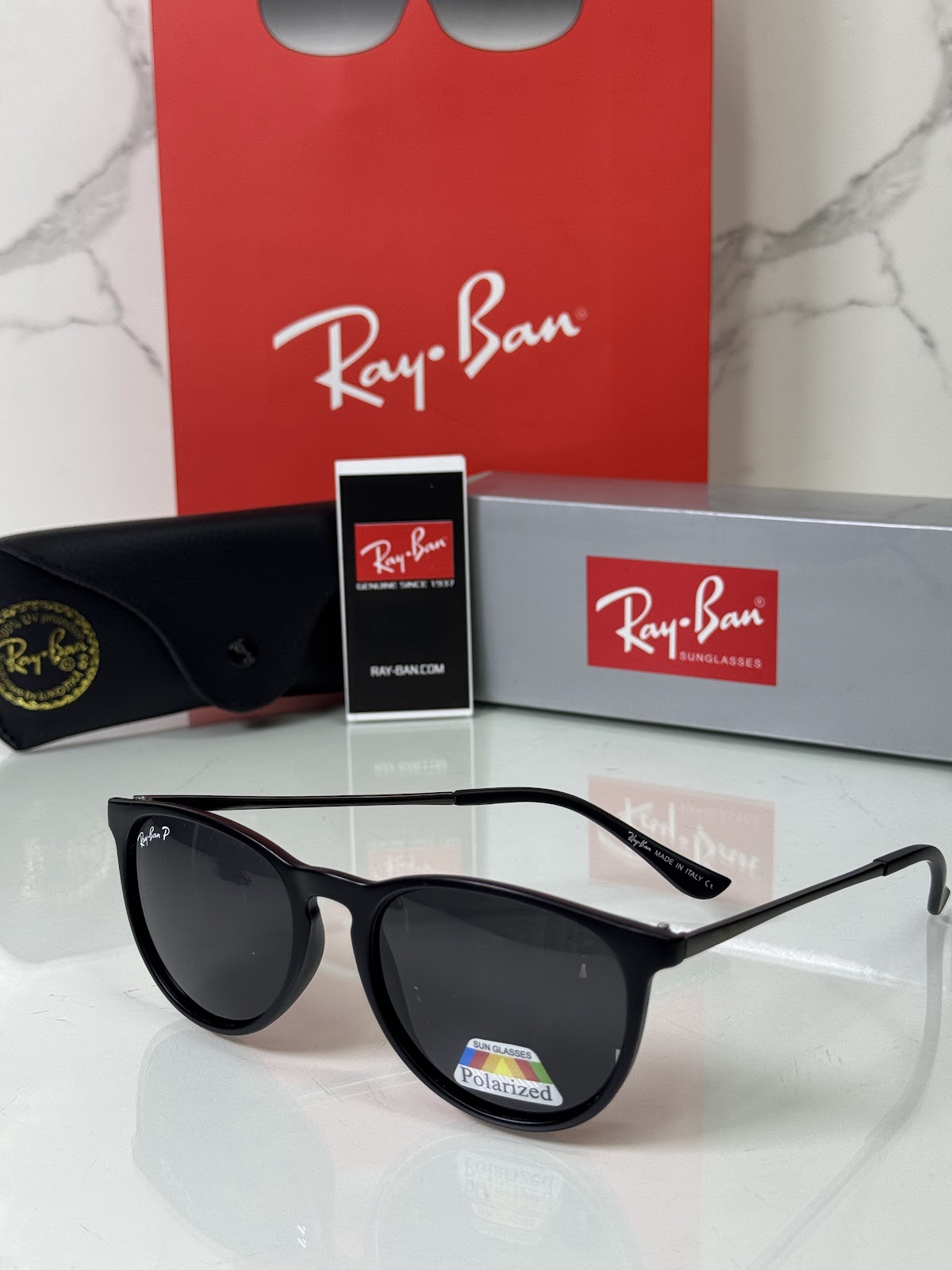 Lentes RAY-BAN — Ref. LF-L217-0698 con el packaging mostrado en la fotografía