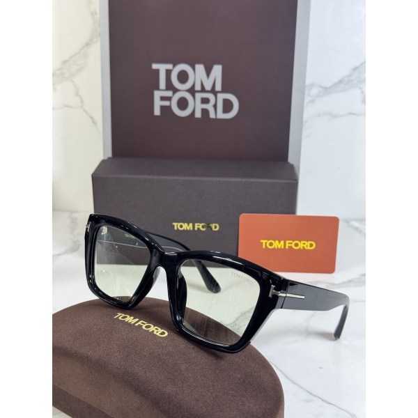 Lentes TOM FORD — Ref. LF-L220-0002 con el packaging mostrado en la fotografía
