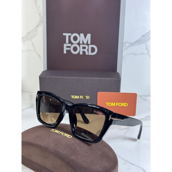 Lentes TOM FORD — Ref. LF-L220-0003 con el packaging mostrado en la fotografía