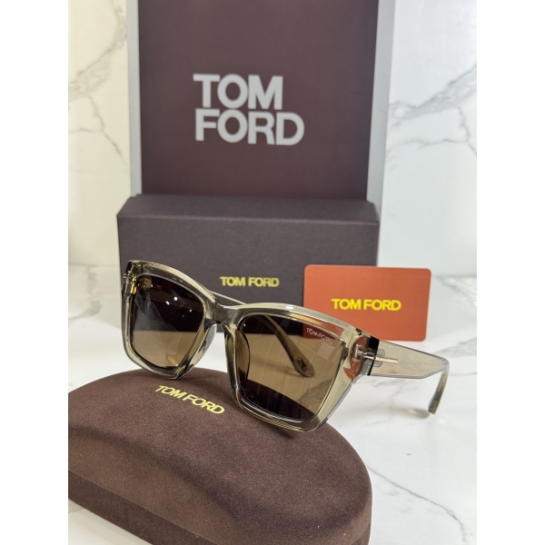 Lentes TOM FORD — Ref. LF-L220-0004 con el packaging mostrado en la fotografía