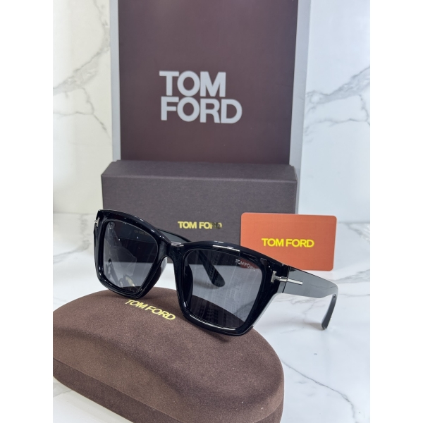 Lentes TOM FORD — Ref. LF-L220-0006 con el packaging mostrado en la fotografía