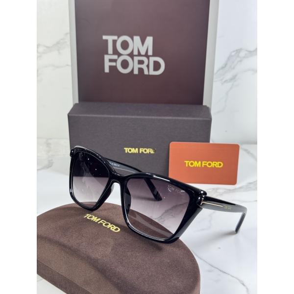 Lentes TOM FORD — Ref. LF-L220-0007 con el packaging mostrado en la fotografía