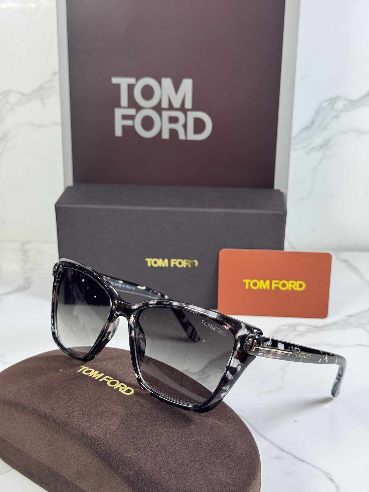 Lentes TOM FORD — Ref. LF-L220-0009 con el packaging mostrado en la fotografía
