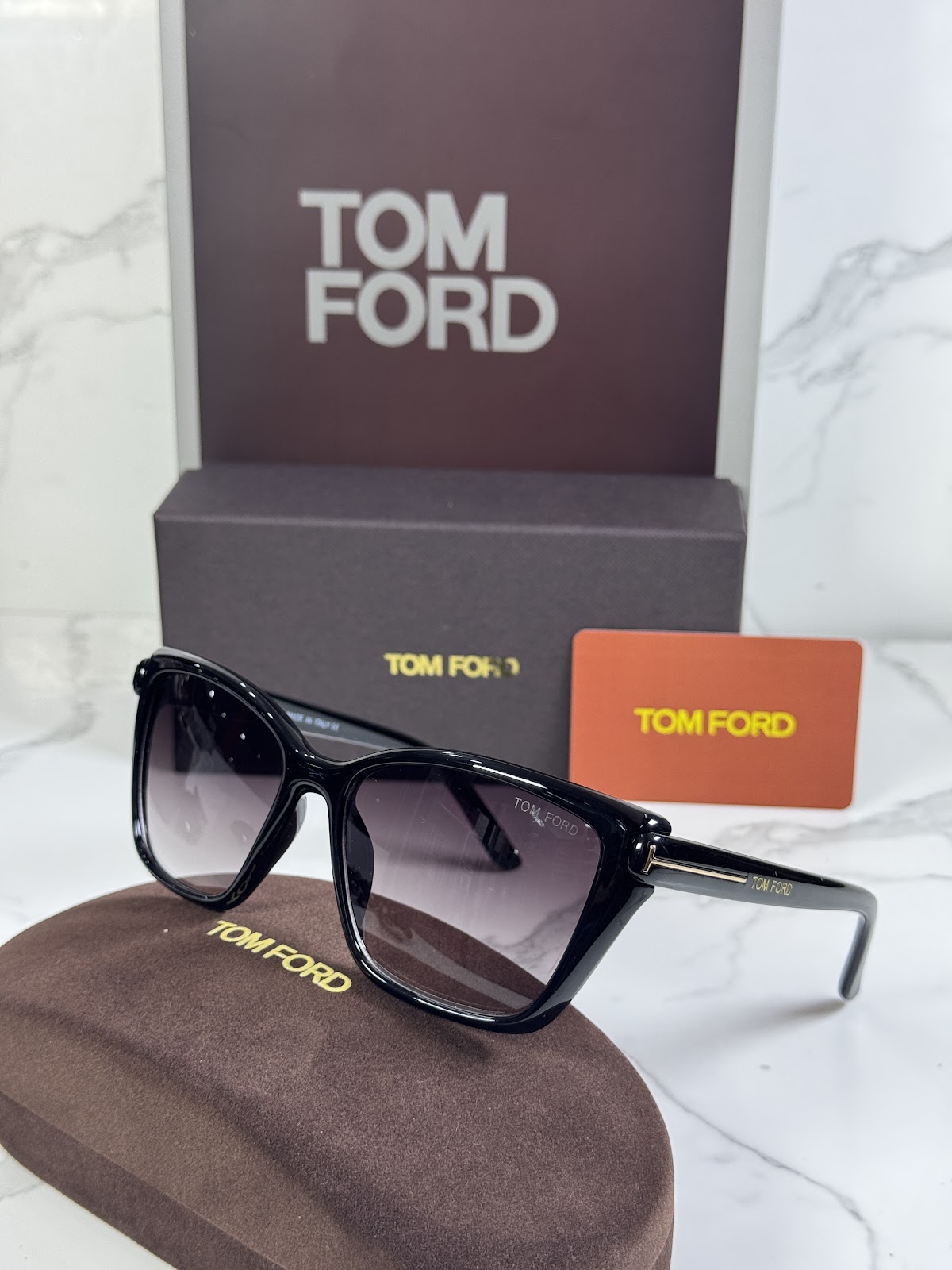 Lentes TOM FORD — Ref. LF-L220-0010 con el packaging mostrado en la fotografía