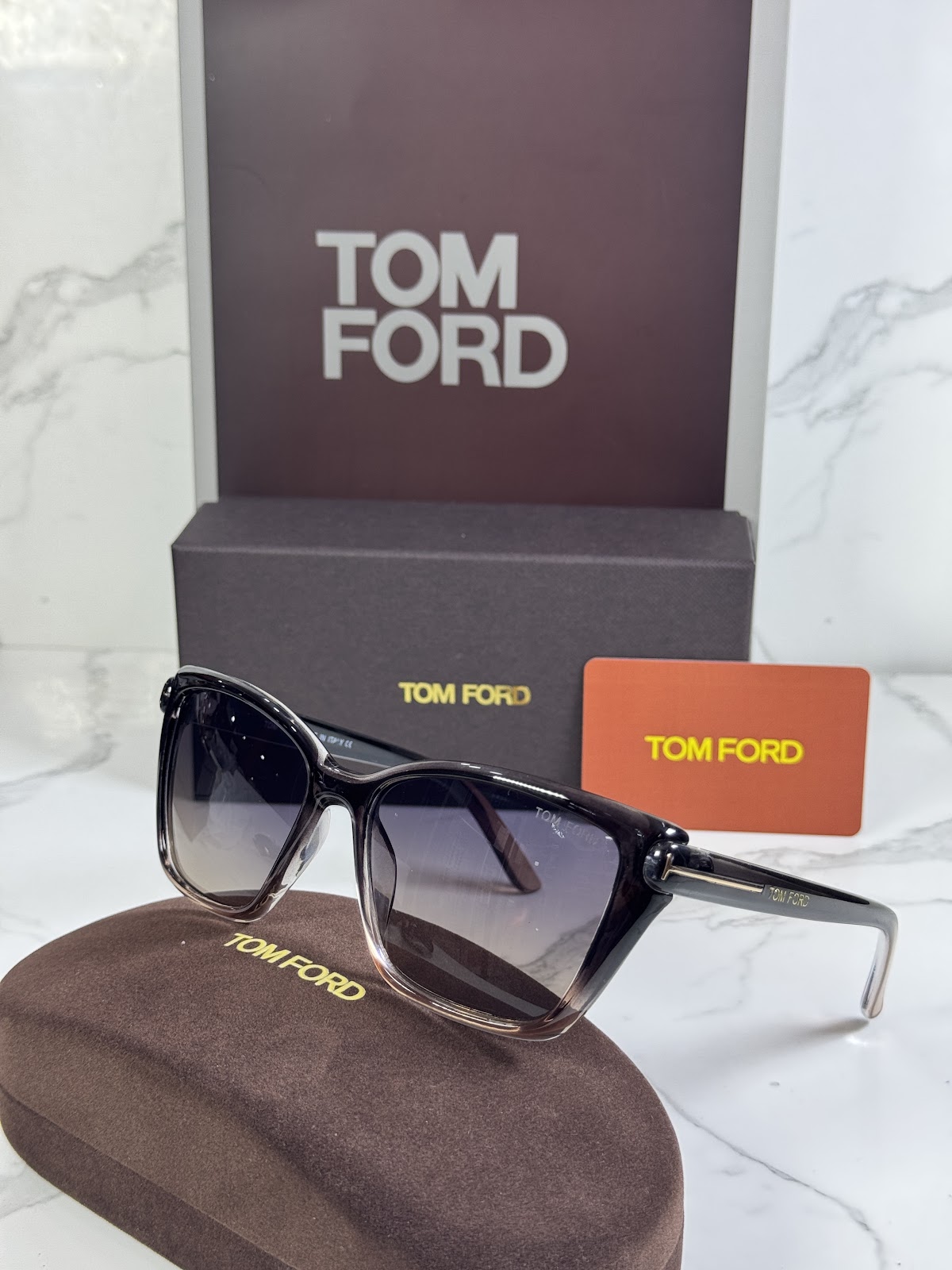 Lentes TOM FORD — Ref. LF-L220-0011 con el packaging mostrado en la fotografía