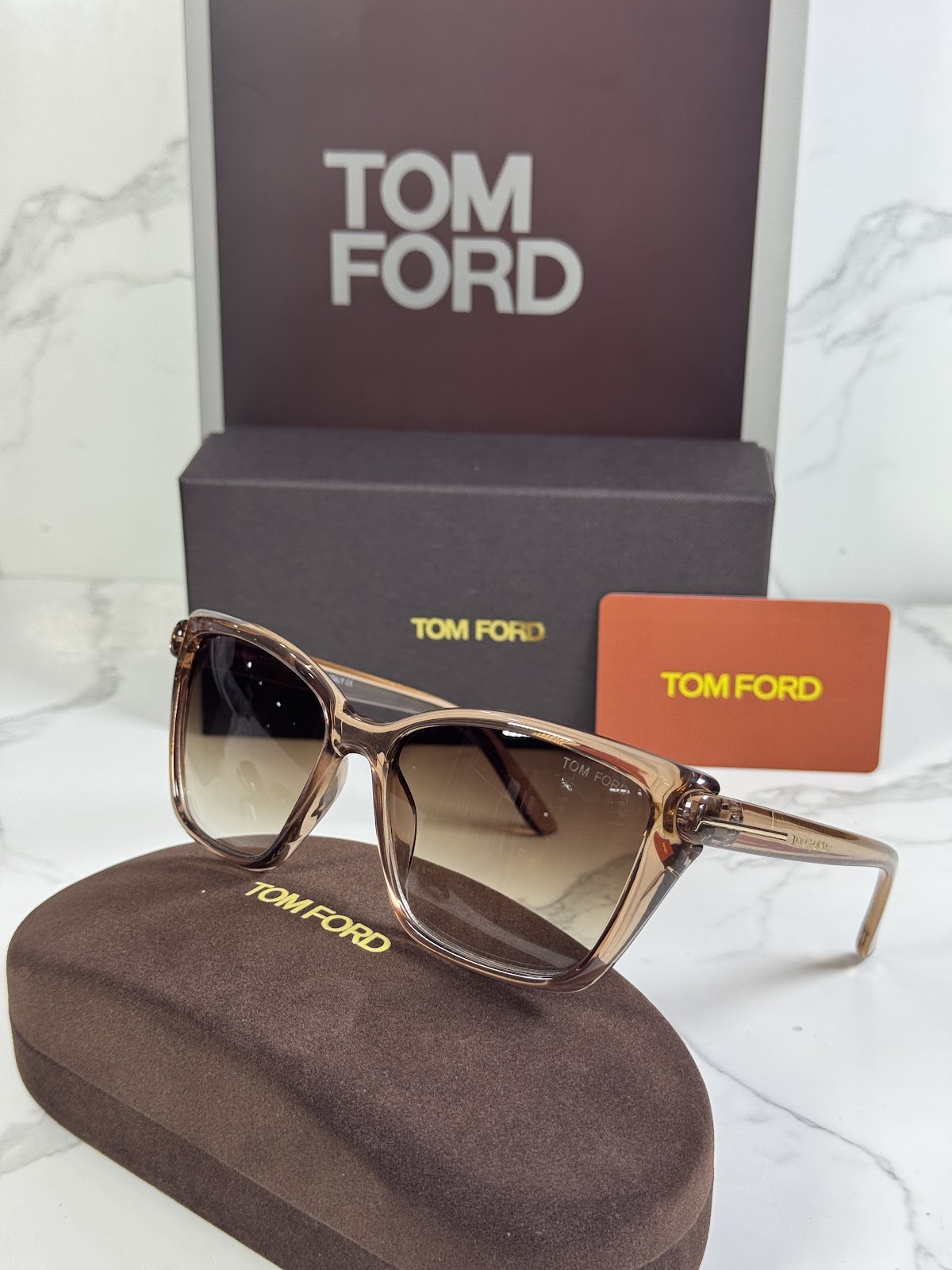 Lentes TOM FORD — Ref. LF-L220-0012 con el packaging mostrado en la fotografía