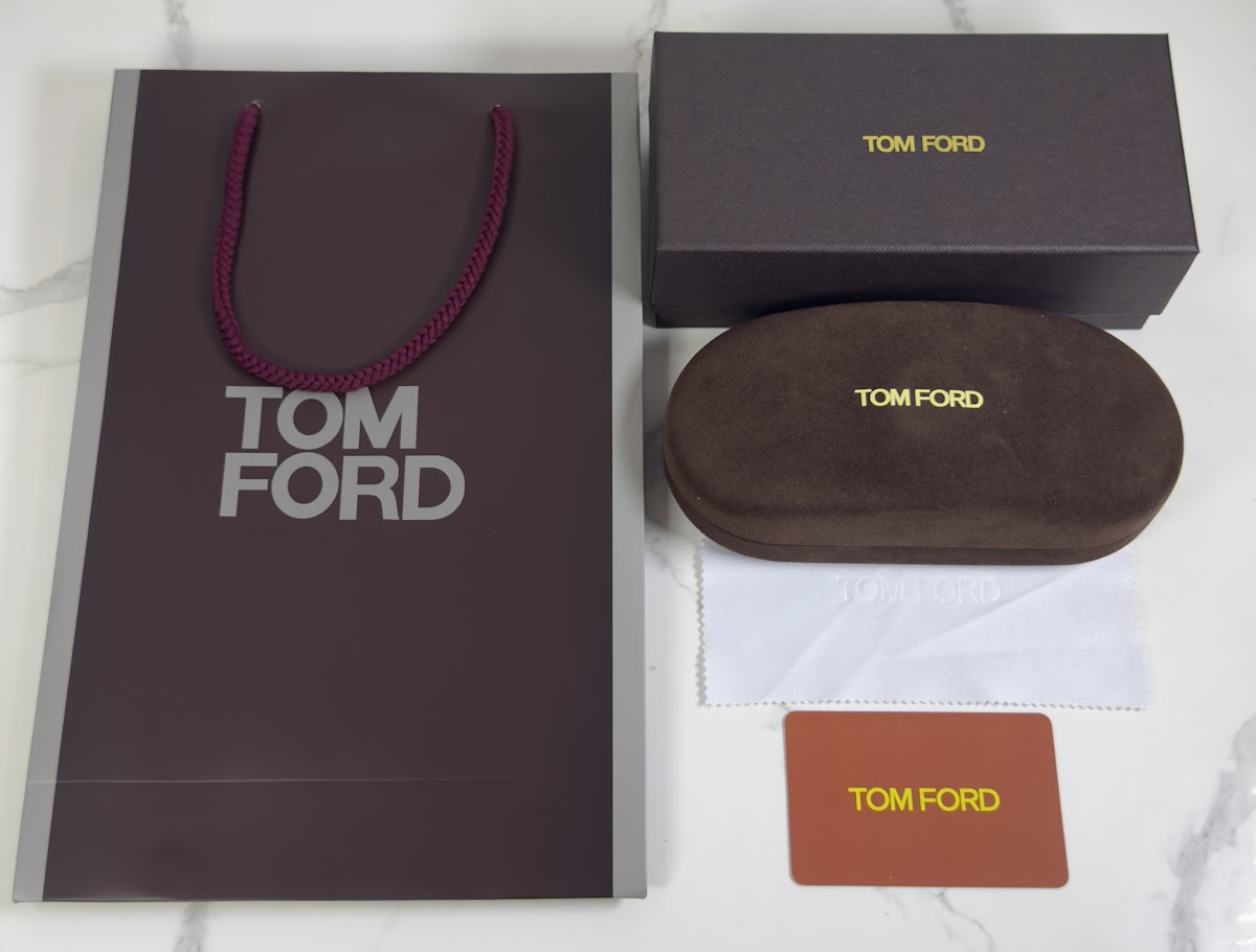 Lentes TOM FORD — Ref. LF-L220-0013 con el packaging mostrado en la fotografía