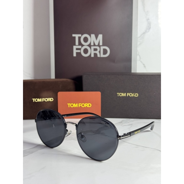 Lentes TOM FORD — Ref. LF-L220-0020 con el packaging mostrado en la fotografía
