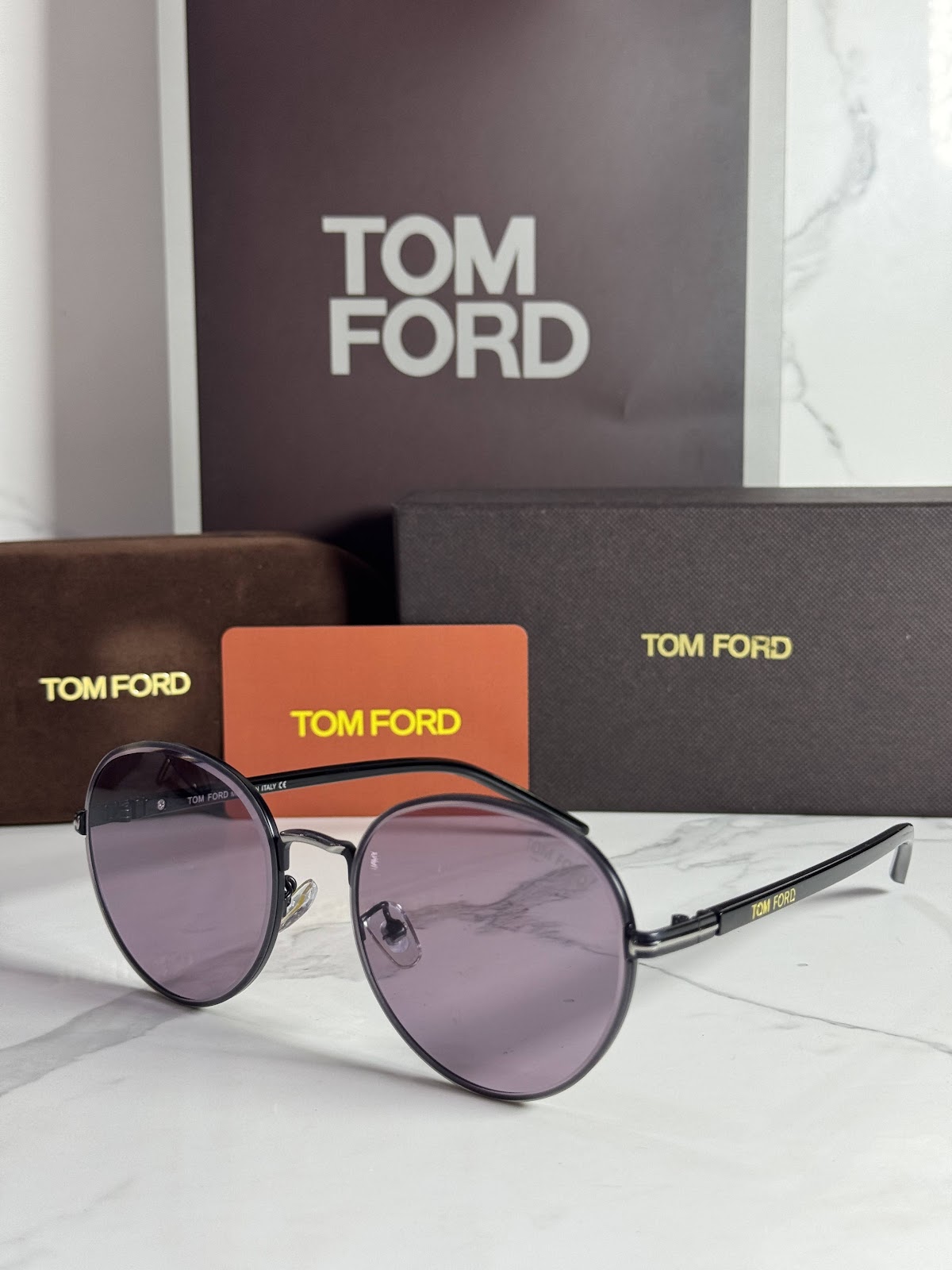 Lentes TOM FORD — Ref. LF-L220-0022 con el packaging mostrado en la fotografía
