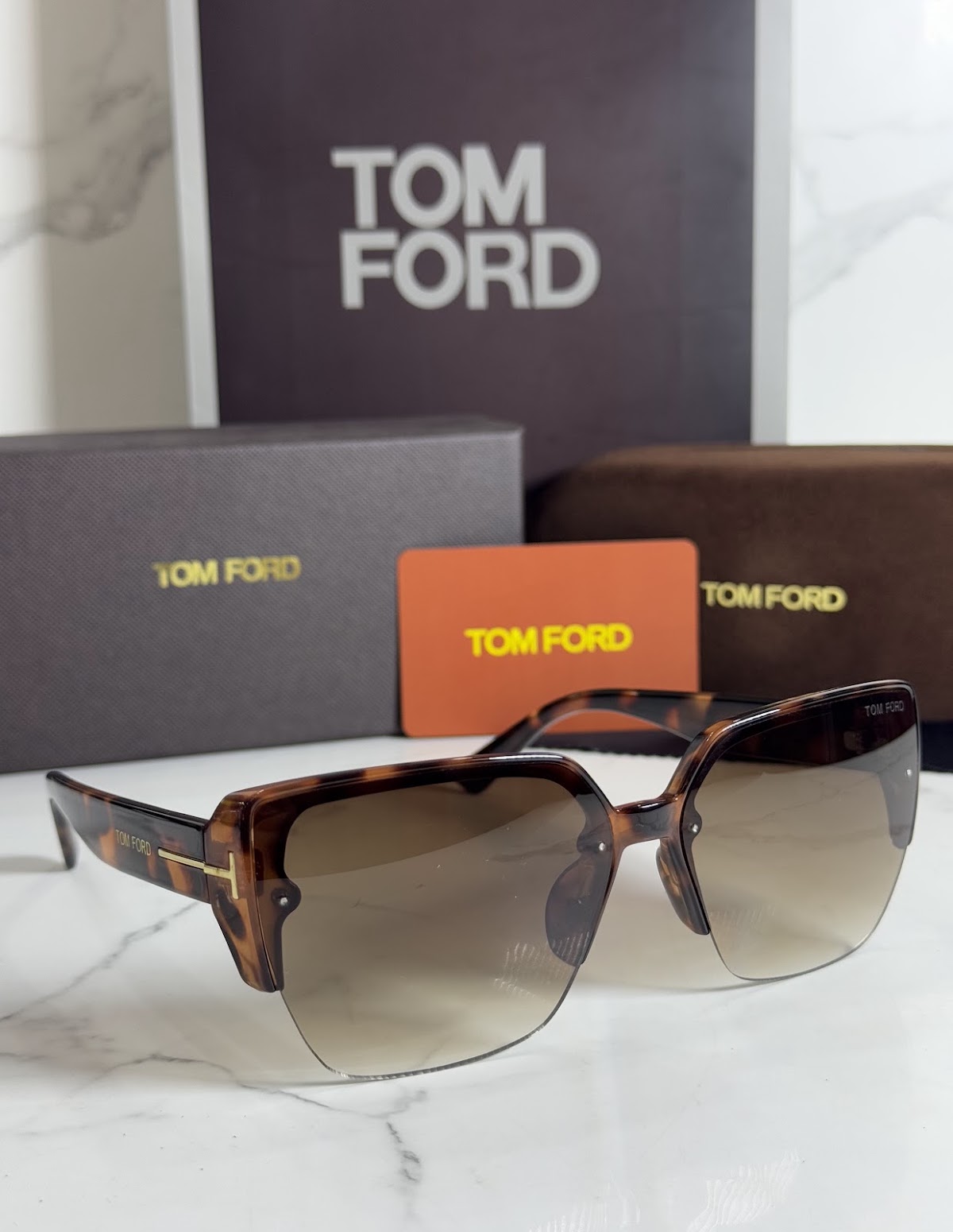 Lentes TOM FORD — Ref. LF-L220-0030 con el packaging mostrado en la fotografía
