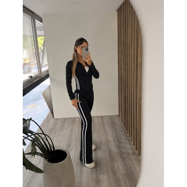 Conjunto deportivo de campera y pantalón para mujer