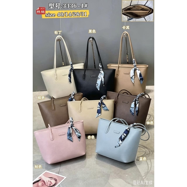 Cartera tote con pañuelo decorativo