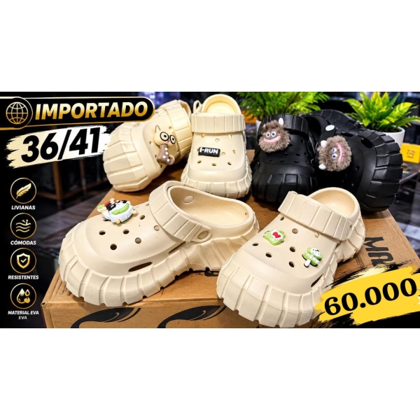 Zuecos de goma con apliques