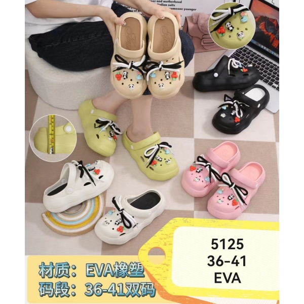 Zuecos de EVA con dijes surtidos